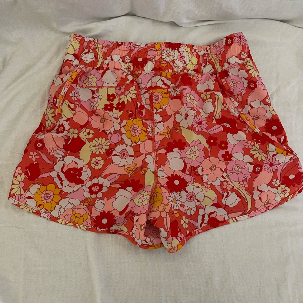 Avia active woman’s running shorts size Medium (8-10)